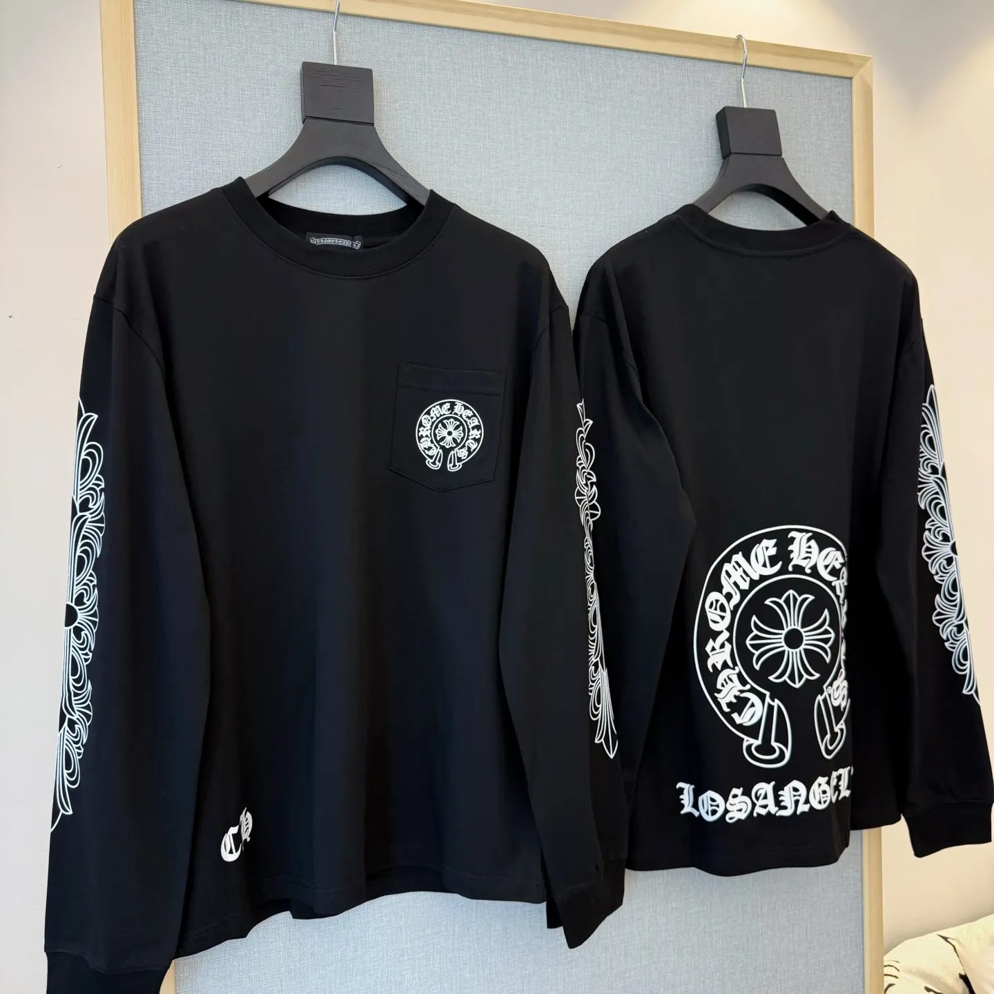 P180 Style number: D408 ChromeHearts-CH ChromeHearts city limited cross Sanskrit printed long sleeves SIZE #s m l xl Length 69 71 73 74 Bust 106 110 114 118 Sleeve length 64 65 66 67